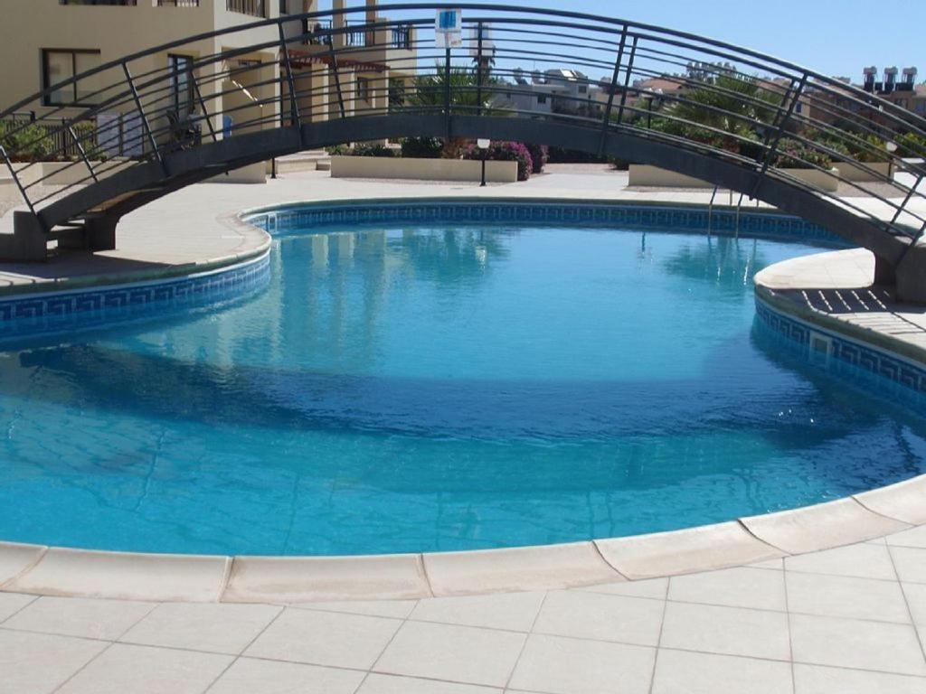 Beautiful 2-Bedroom Apartment - Great Location Paphos ภายนอก รูปภาพ